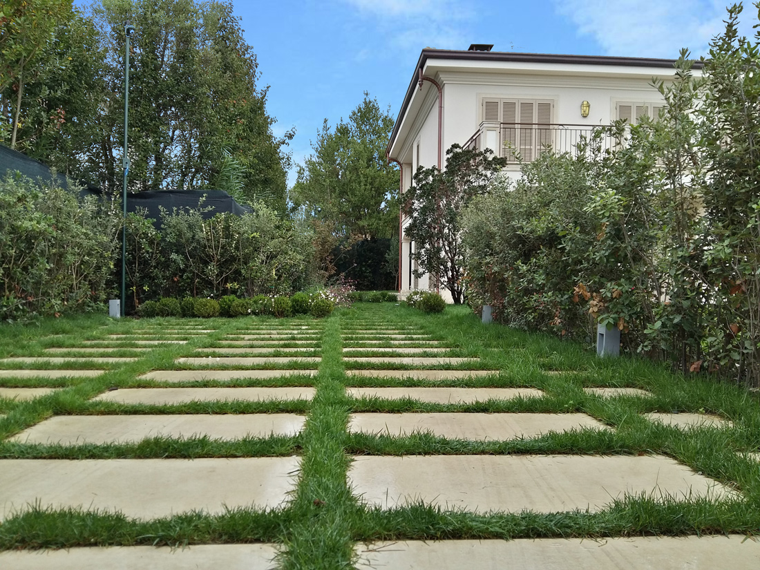 Manutenzione di giardino privato, Toscana