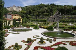scenic-design-for-villa-garden-in-tuscany