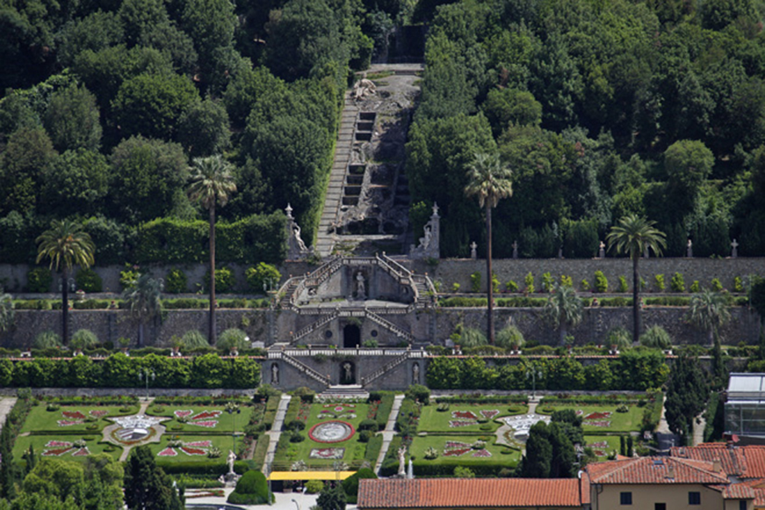 Restauro di giardino monumentale, Villa Garzoni, Lucca